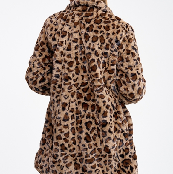 LAST ONE SIZE SMALL - NEW Hot style- Cheetah Faux Fur & Fleece Coat - Picture 5 of 10